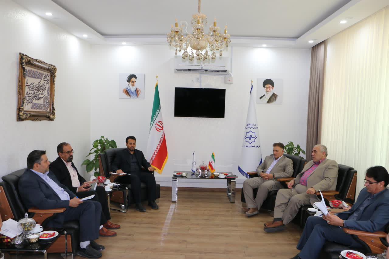 نشست جمعی از شهرداران با نماینده منتخب بیمه دانا در سازمان همیاری